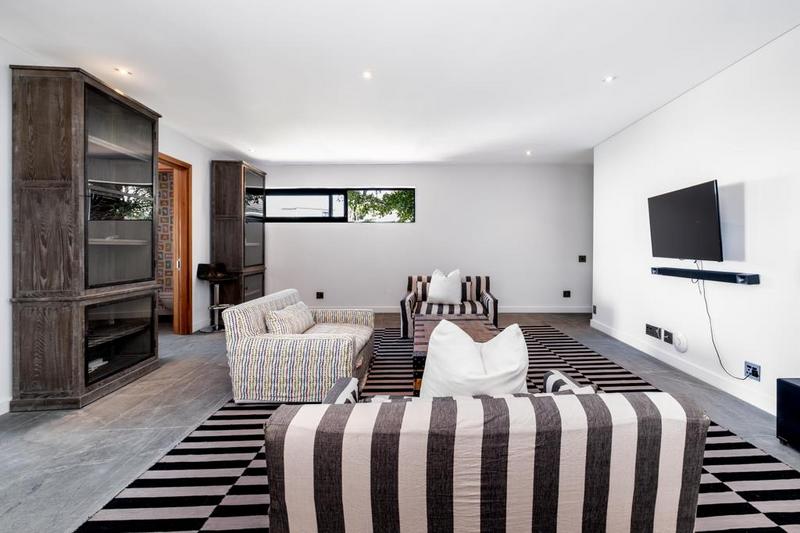 7 Bedroom Property for Sale in Bantry Bay Western Cape